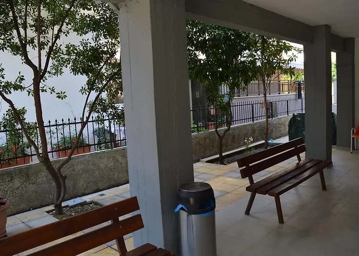 Enjoy & Néoi Póroi