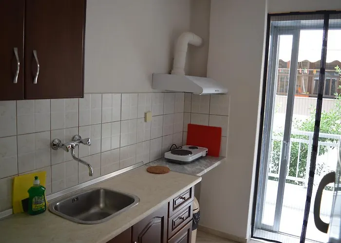 Enjoy & * Néoi Póroi