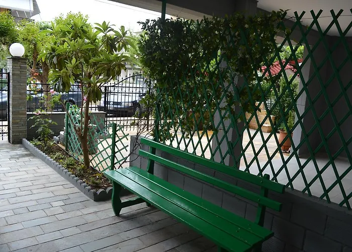 Enjoy & Néoi Póroi