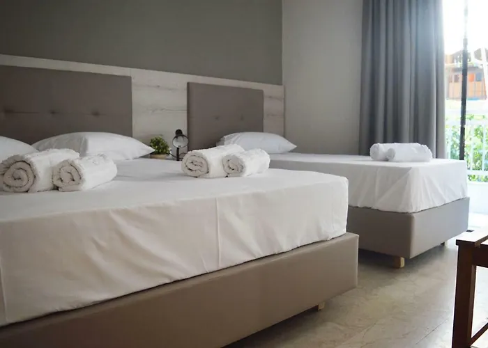 Enjoy & Néoi Póroi