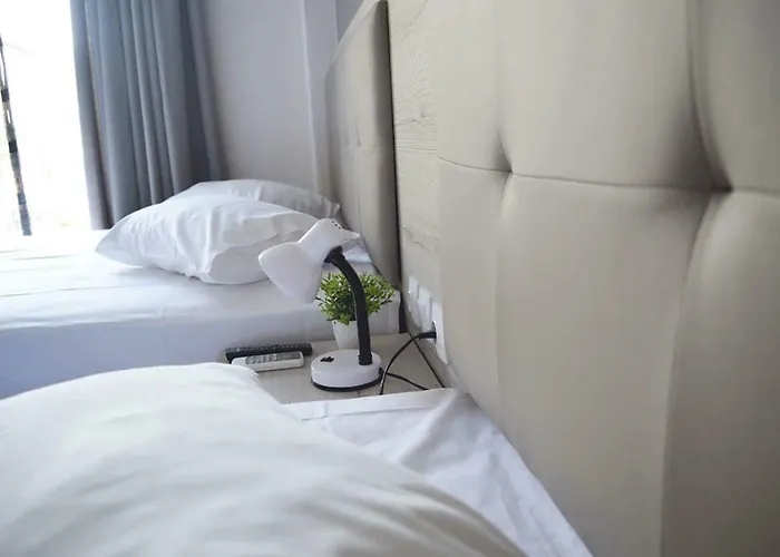 Enjoy & * Néoi Póroi