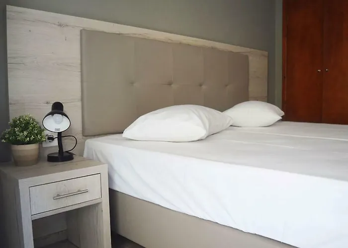 Enjoy & Néoi Póroi